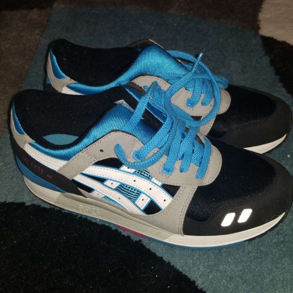 Boys Youth Asics sneaker size 6.5